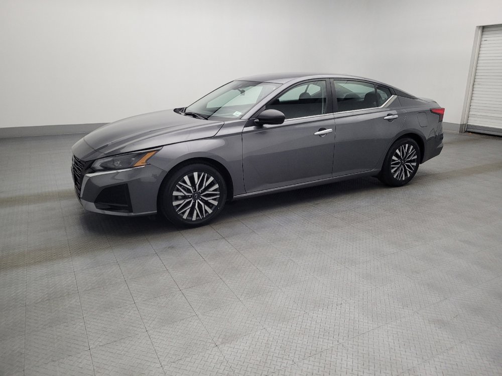 Used 2024 Nissan Altima 2.5 SV image 2