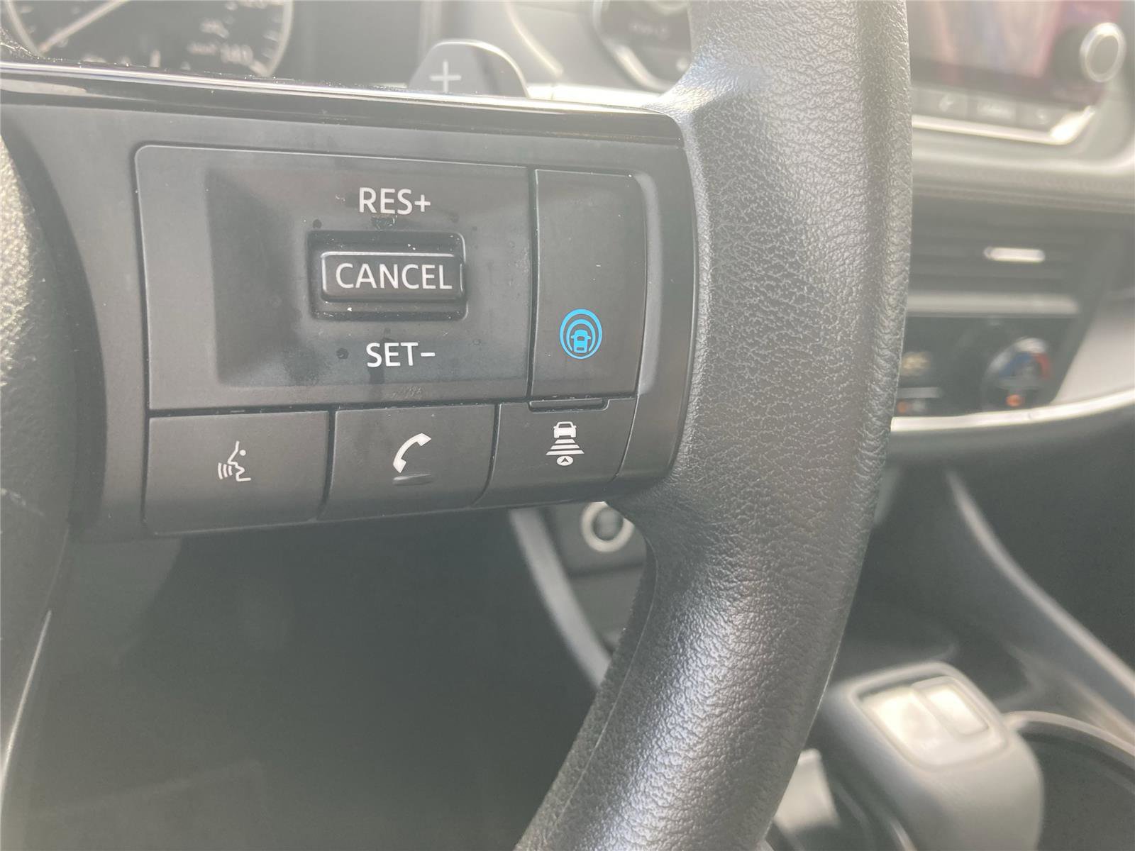 Used 2023 Nissan Rogue SV image 24