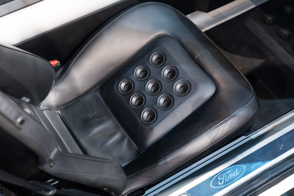 Used 2005 Ford GT RWD image 46