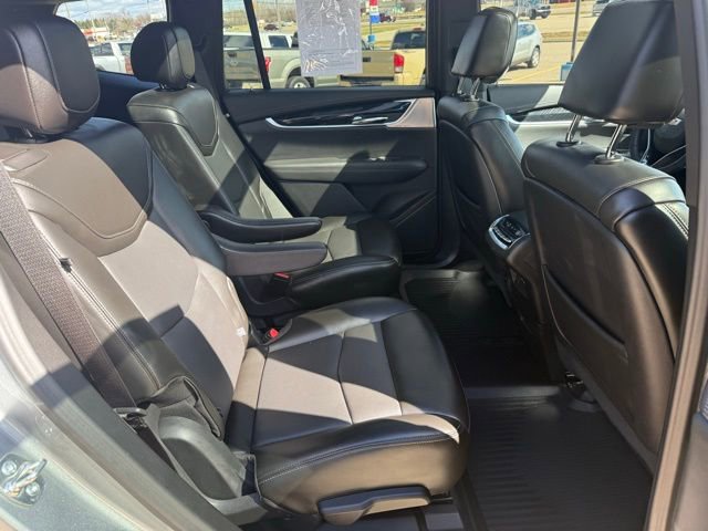Used 2025 Cadillac XT6 Premium Luxury image 31