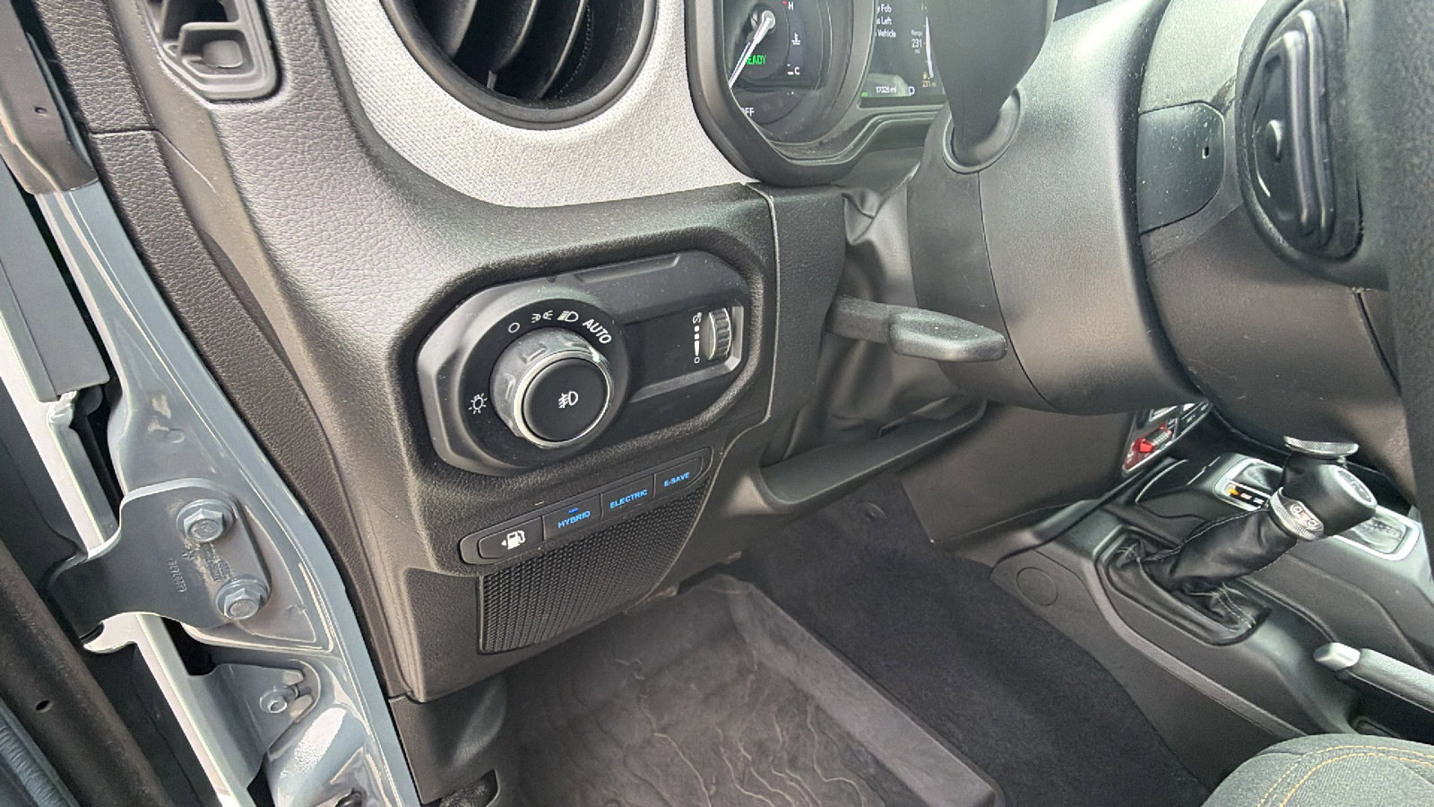 Used 2025 Jeep Wrangler Willys image 24