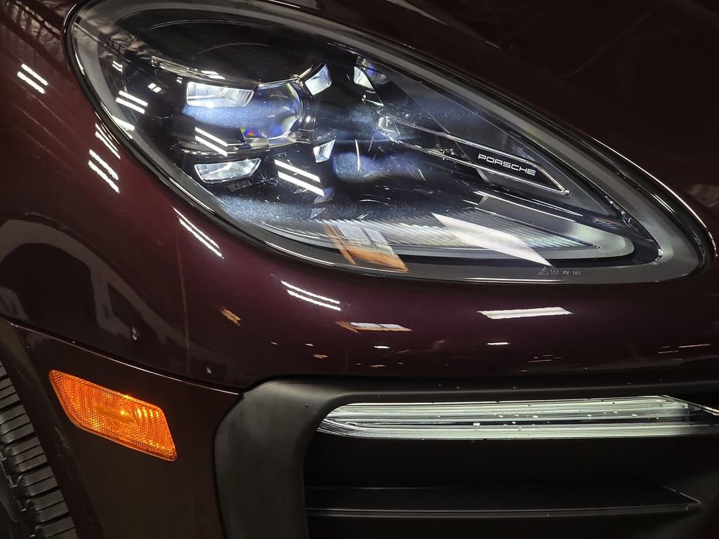 Certified 2025 Porsche Macan image 12