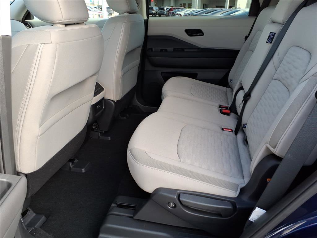 Certified 2025 Nissan Pathfinder SV image 5