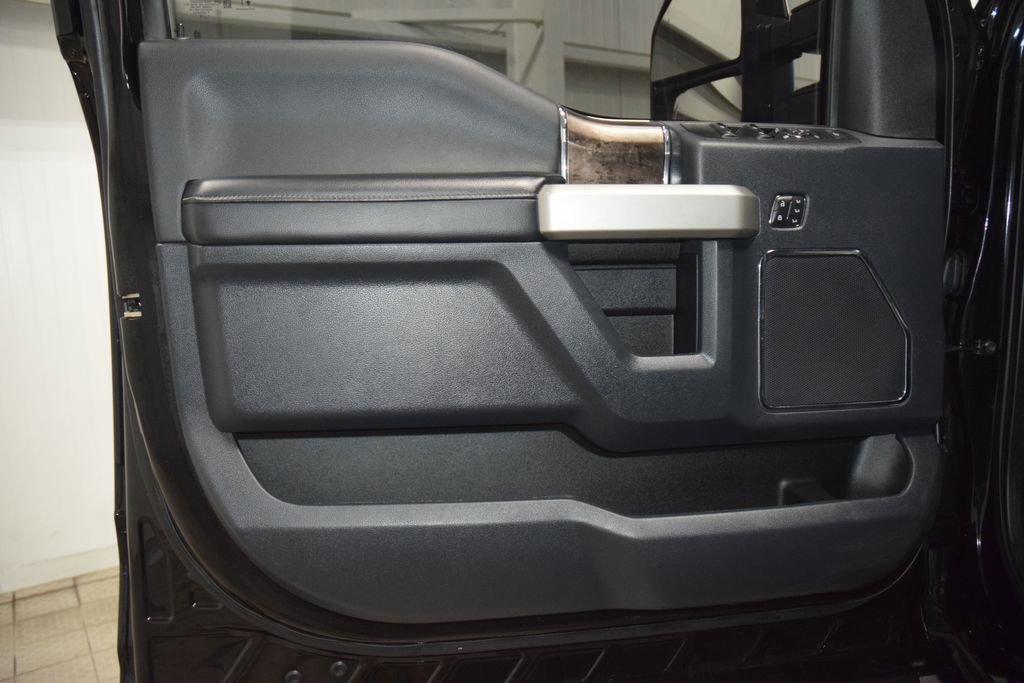 Used 2022 Ford F350 Lariat w/ Black Appearance Package image 45