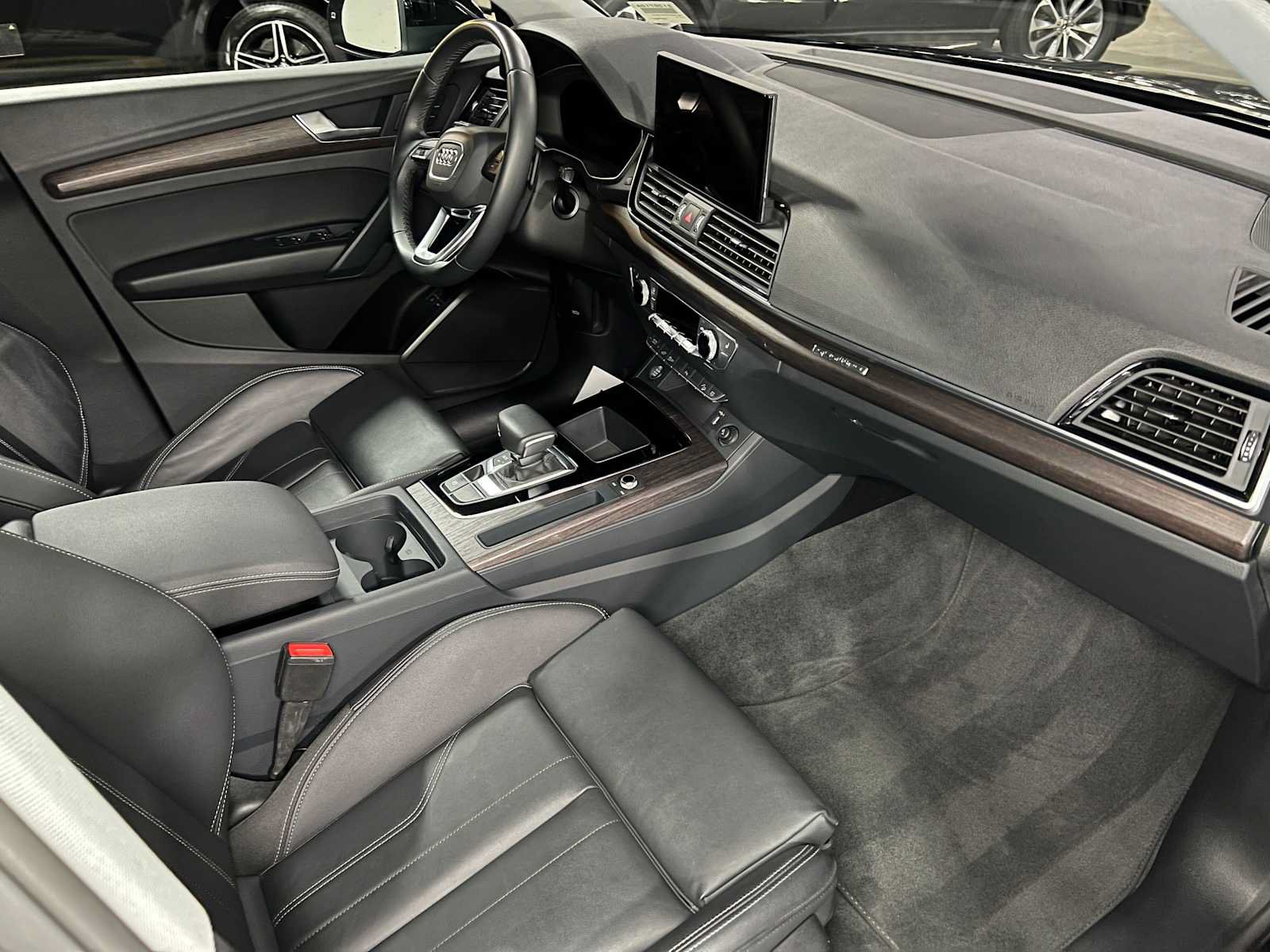 Used 2024 Audi Q5 e Premium w/ Convenience Package AWD/4WD image 11