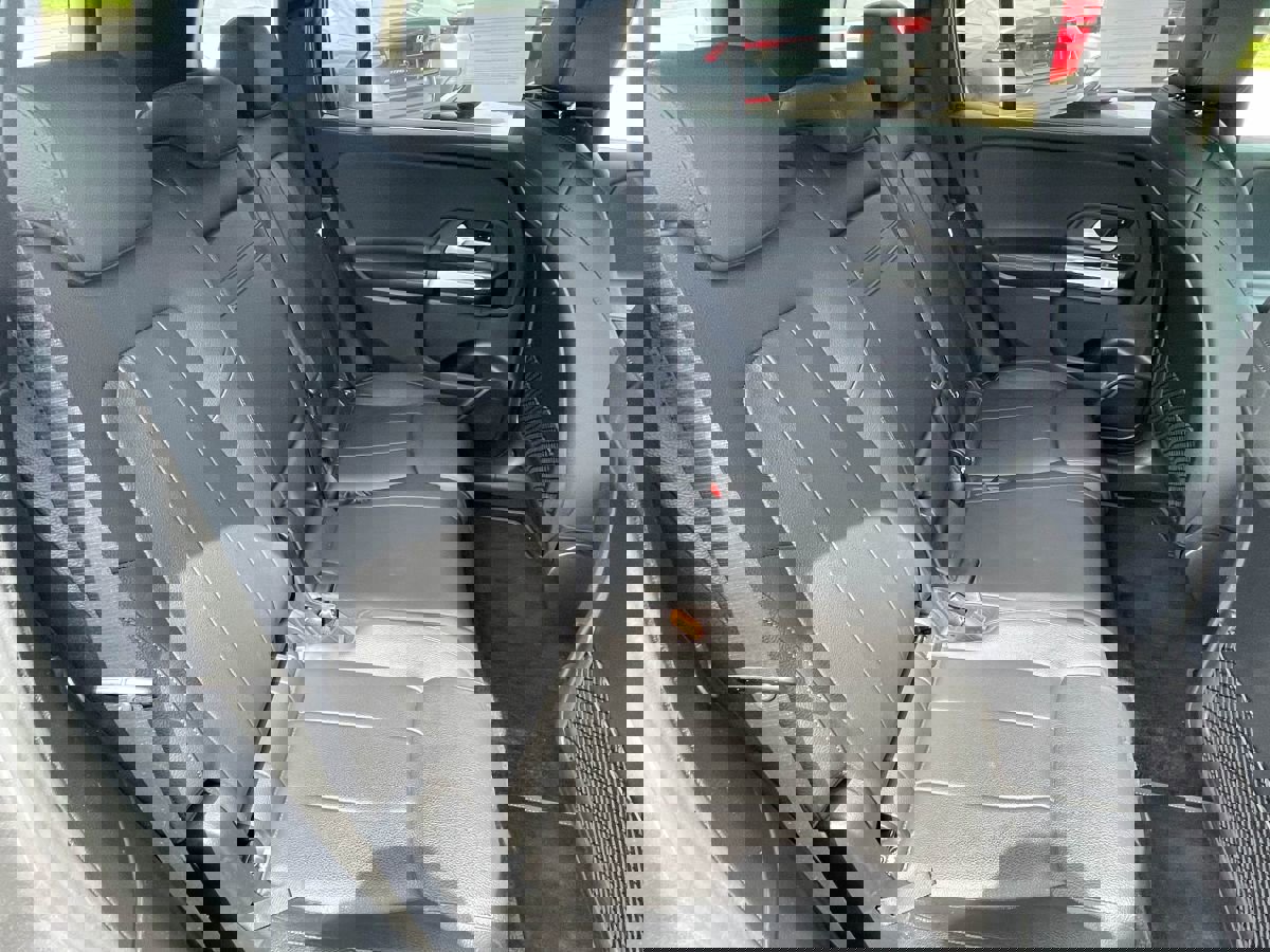 Used 2021 Mercedes-Benz GLB 250 w/ Premium Package image 13