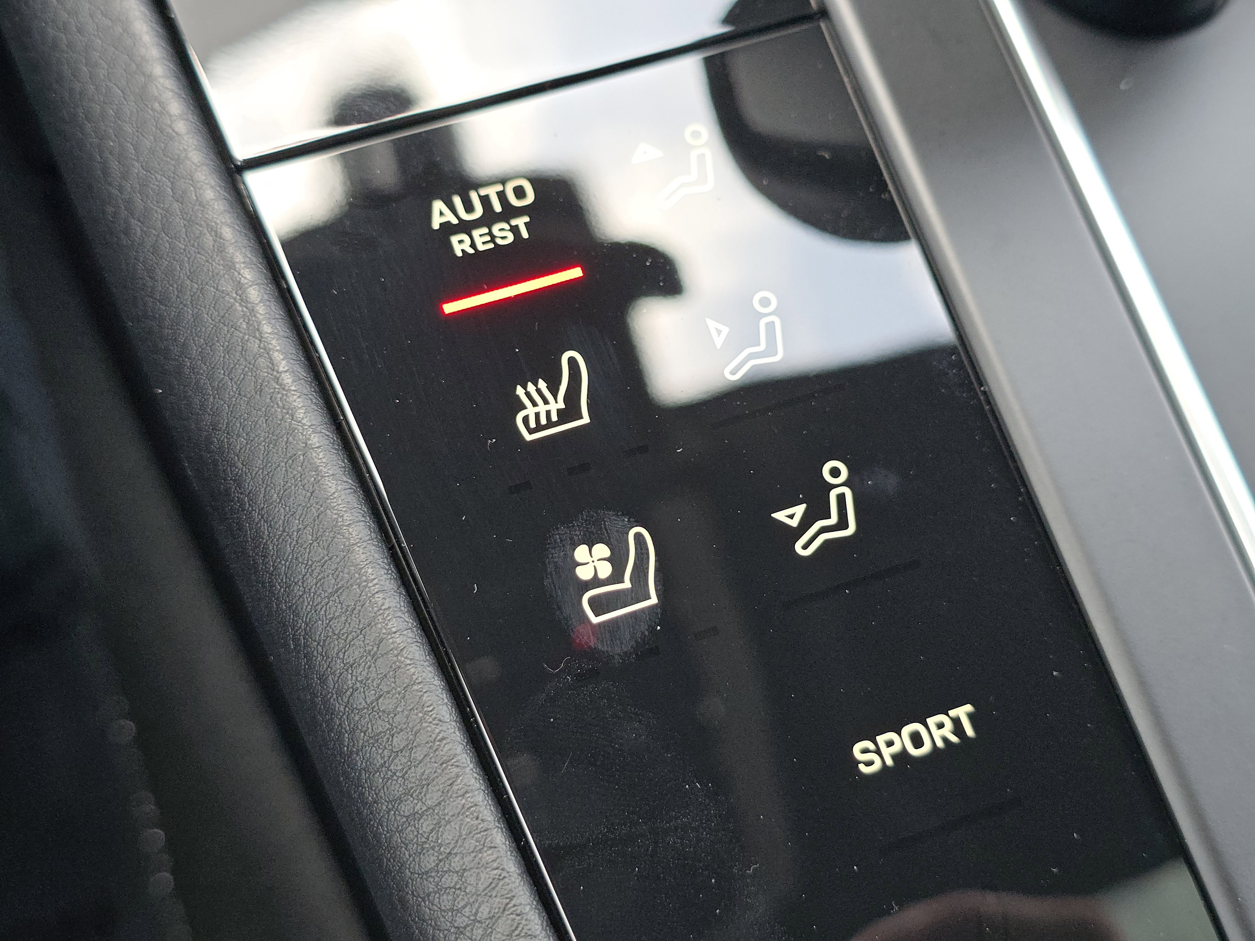 New 2026 Porsche Macan image 24