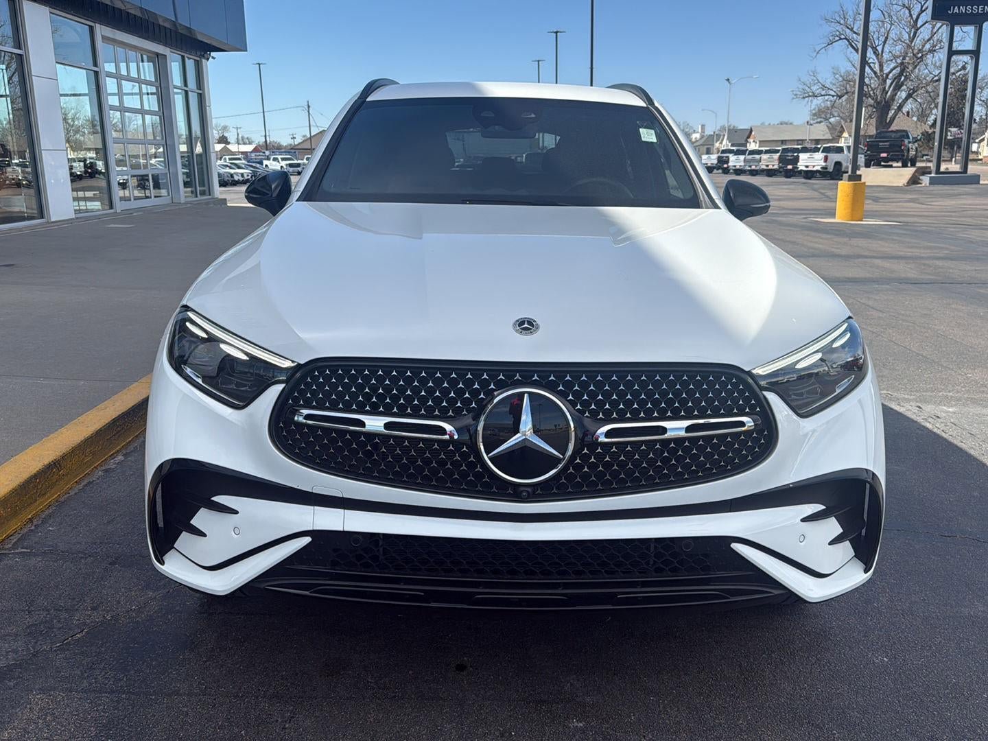 Used 2025 Mercedes-Benz GLC 300 4MATIC image 8