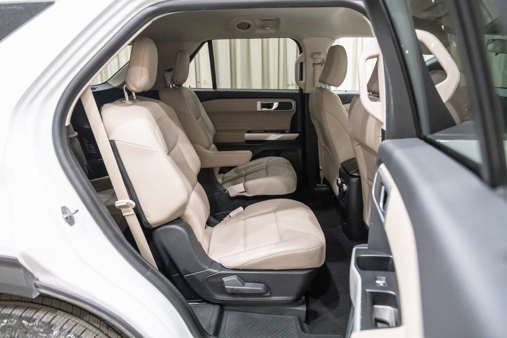 Used 2021 Ford Explorer XLT w/ Equipment Group 202A image 12