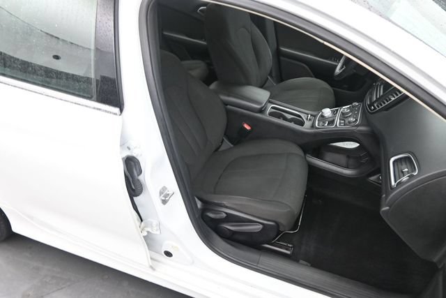Used 2016 Chrysler 200 Limited w/ Convenience Group FWD image 11