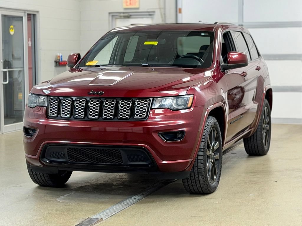 Used 2019 Jeep Grand Cherokee Altitude AWD/4WD image 3
