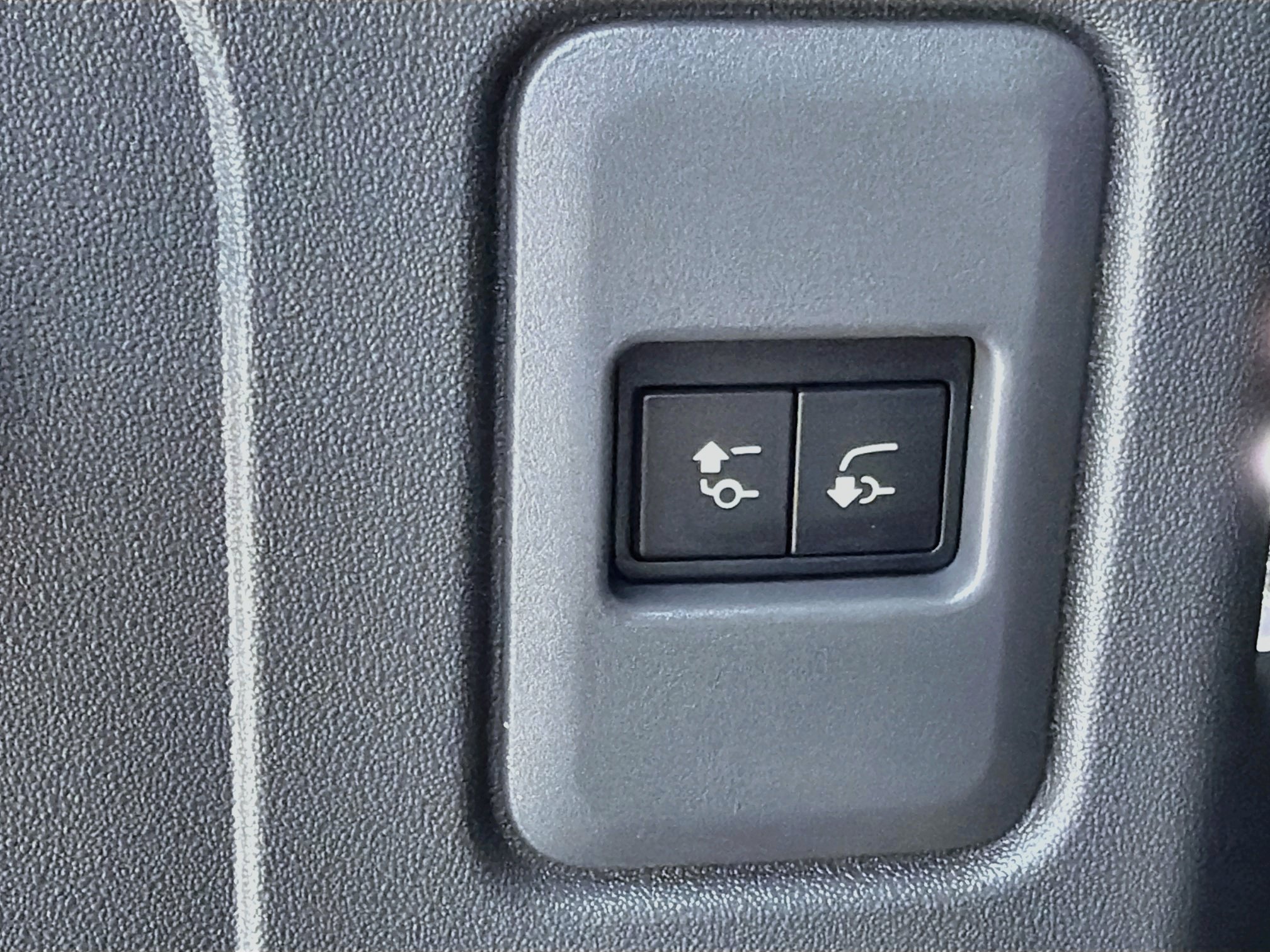 Used 2025 Land Rover Defender 110 S AWD/4WD image 13