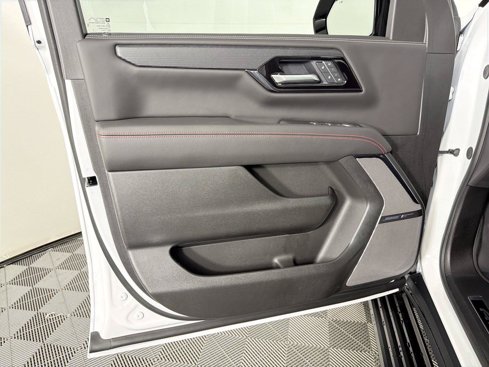 New 2026 GMC Yukon AT4 Ultimate AWD/4WD image 9