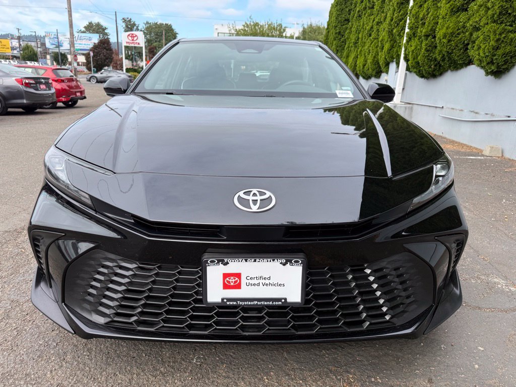 Used 2025 Toyota Camry SE FWD image 3