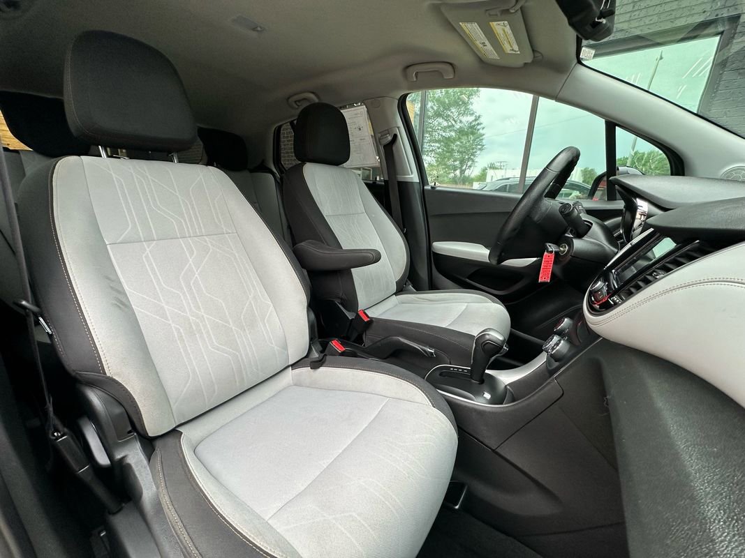 Used 2018 Chevrolet Trax LT AWD/4WD image 17