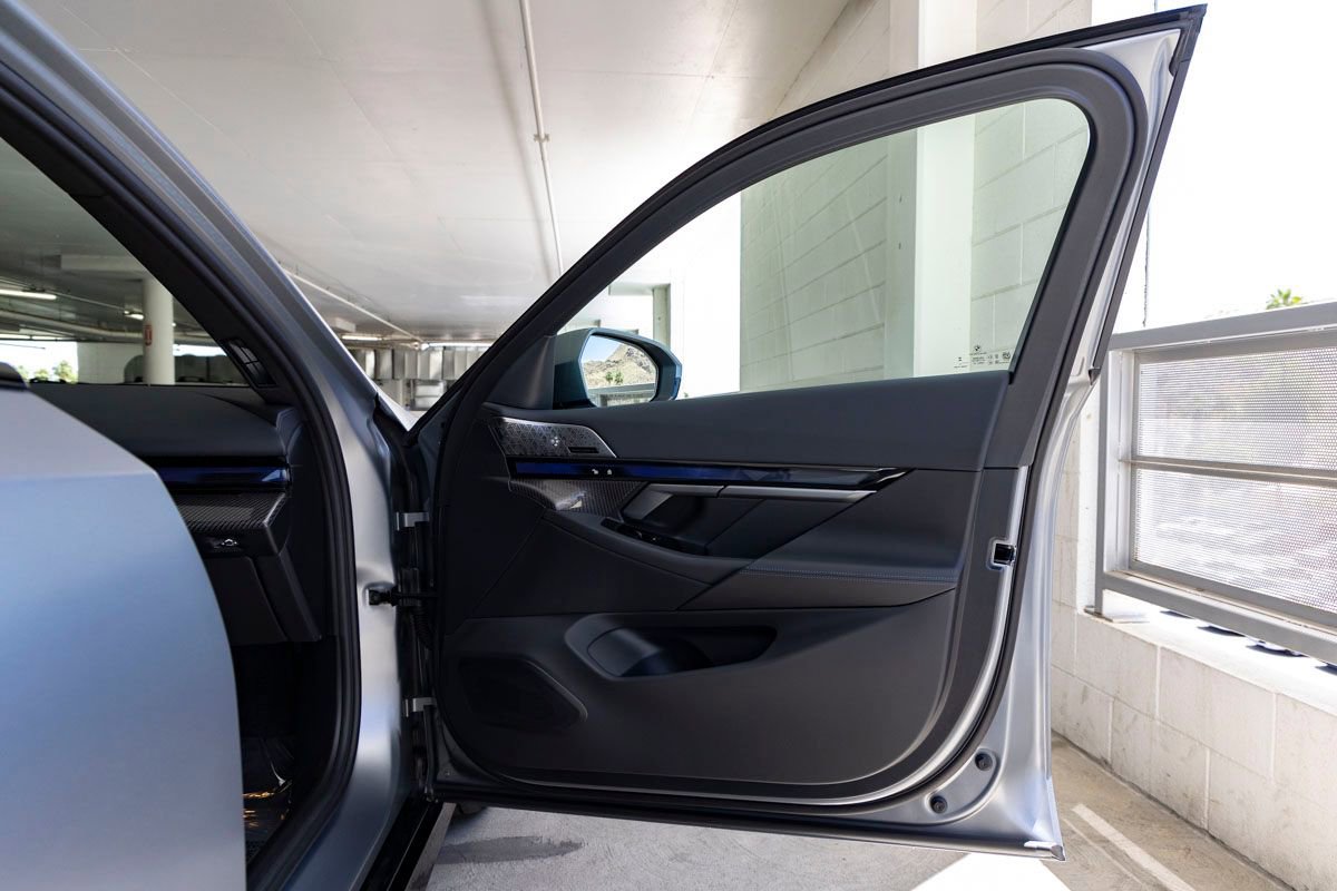 New 2026 BMW 550e xDrive AWD/4WD image 30