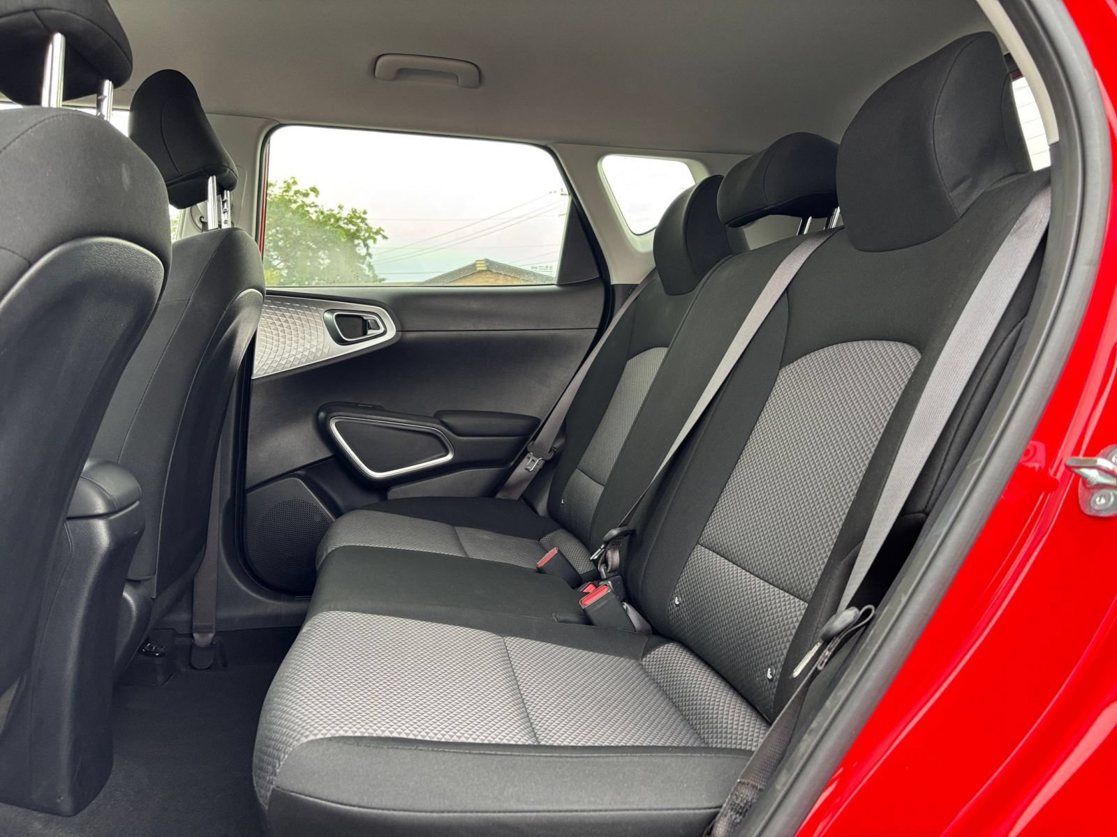 Used 2025 Kia Soul LX w/ LX Technology Package FWD image 22