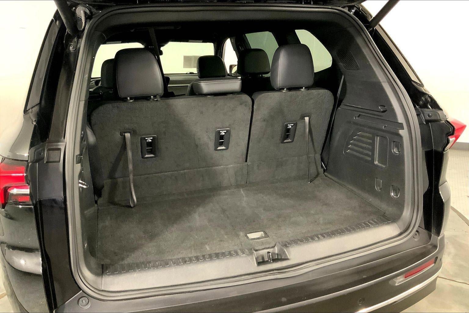 Used 2025 Buick Enclave Preferred FWD image 4