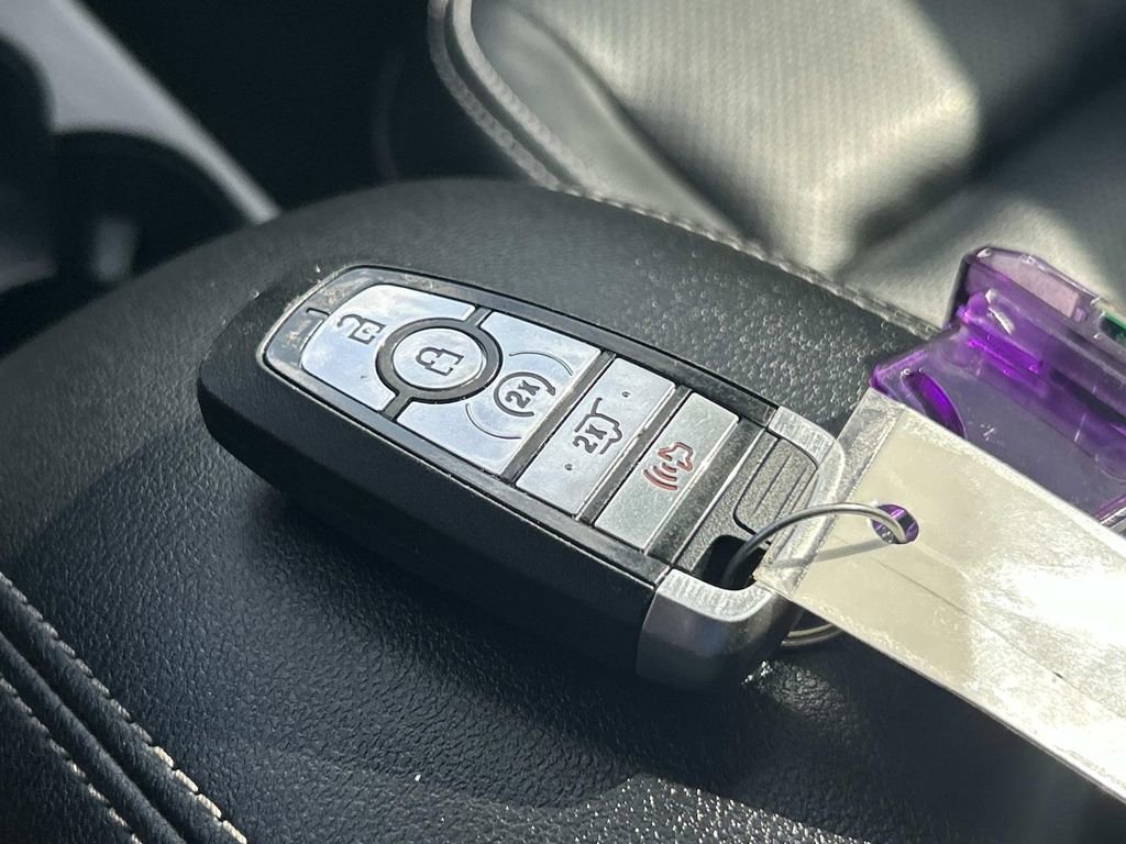 Used 2021 Ford Escape SEL image 30