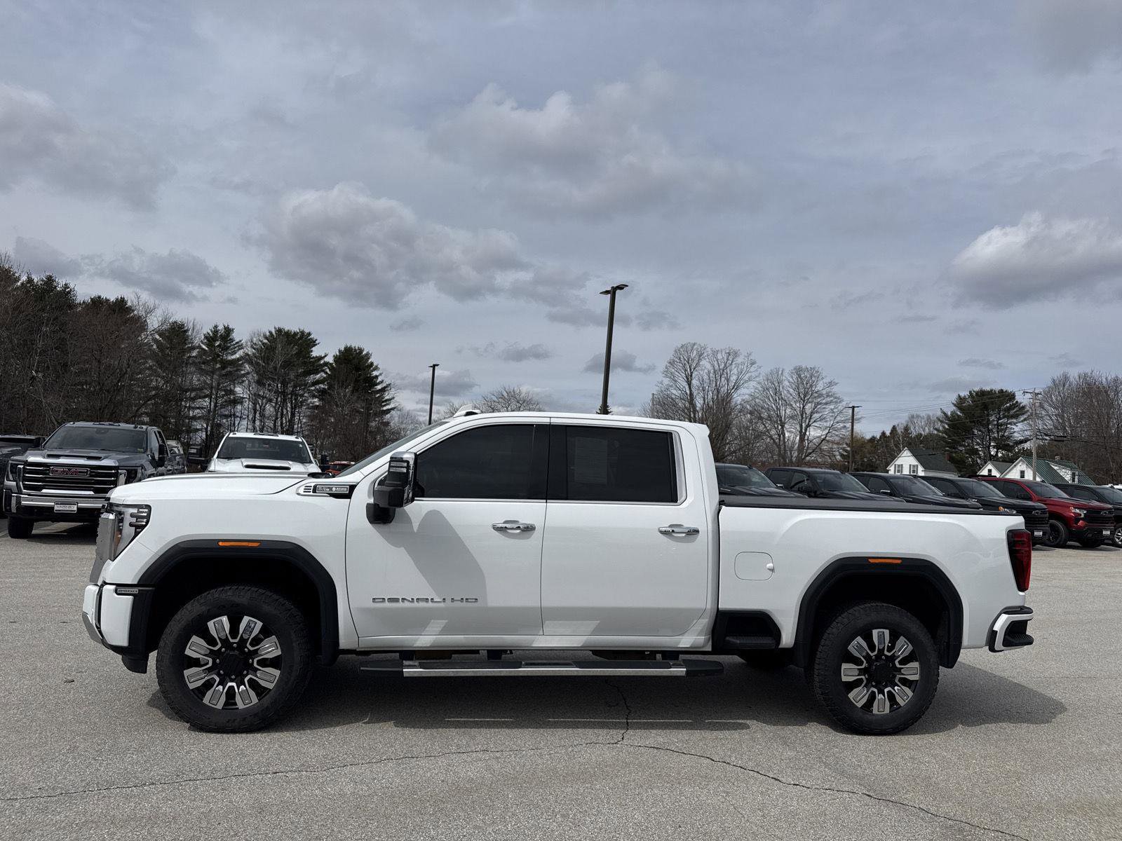 Used 2025 GMC Sierra 2500 Denali image 3