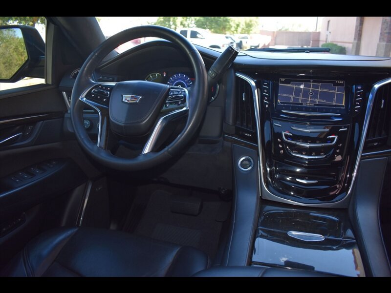 Used 2017 Cadillac Escalade Platinum AWD/4WD image 33