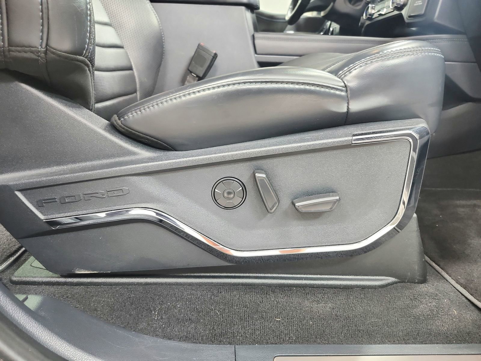 Used 2025 Ford F250 Platinum image 43