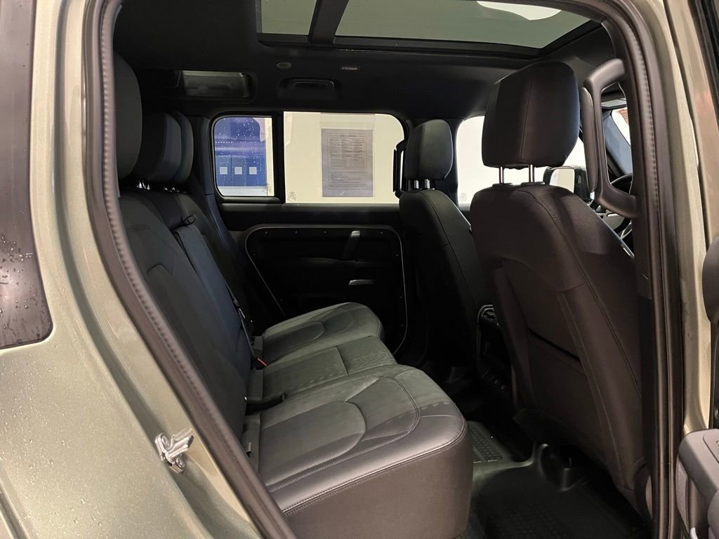 Used 2025 Land Rover Defender 110 S image 22