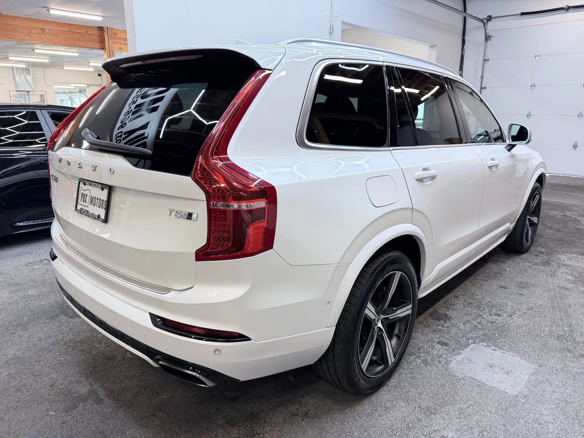 Used 2019 Volvo XC90 T5 R-Design w/ Advanced Package image 8