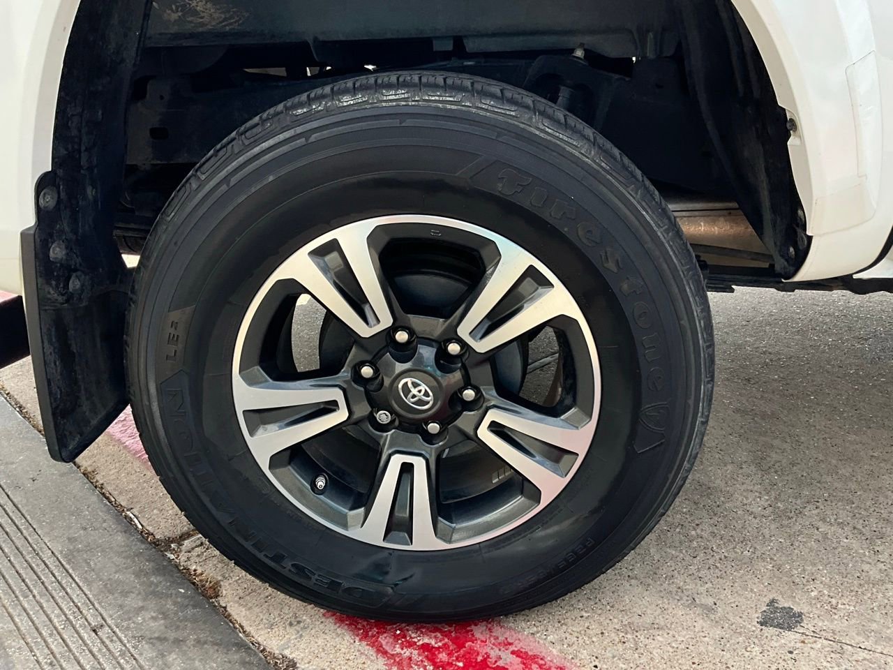 Used 2019 Toyota Tacoma TRD Sport w/ Technology Package image 9