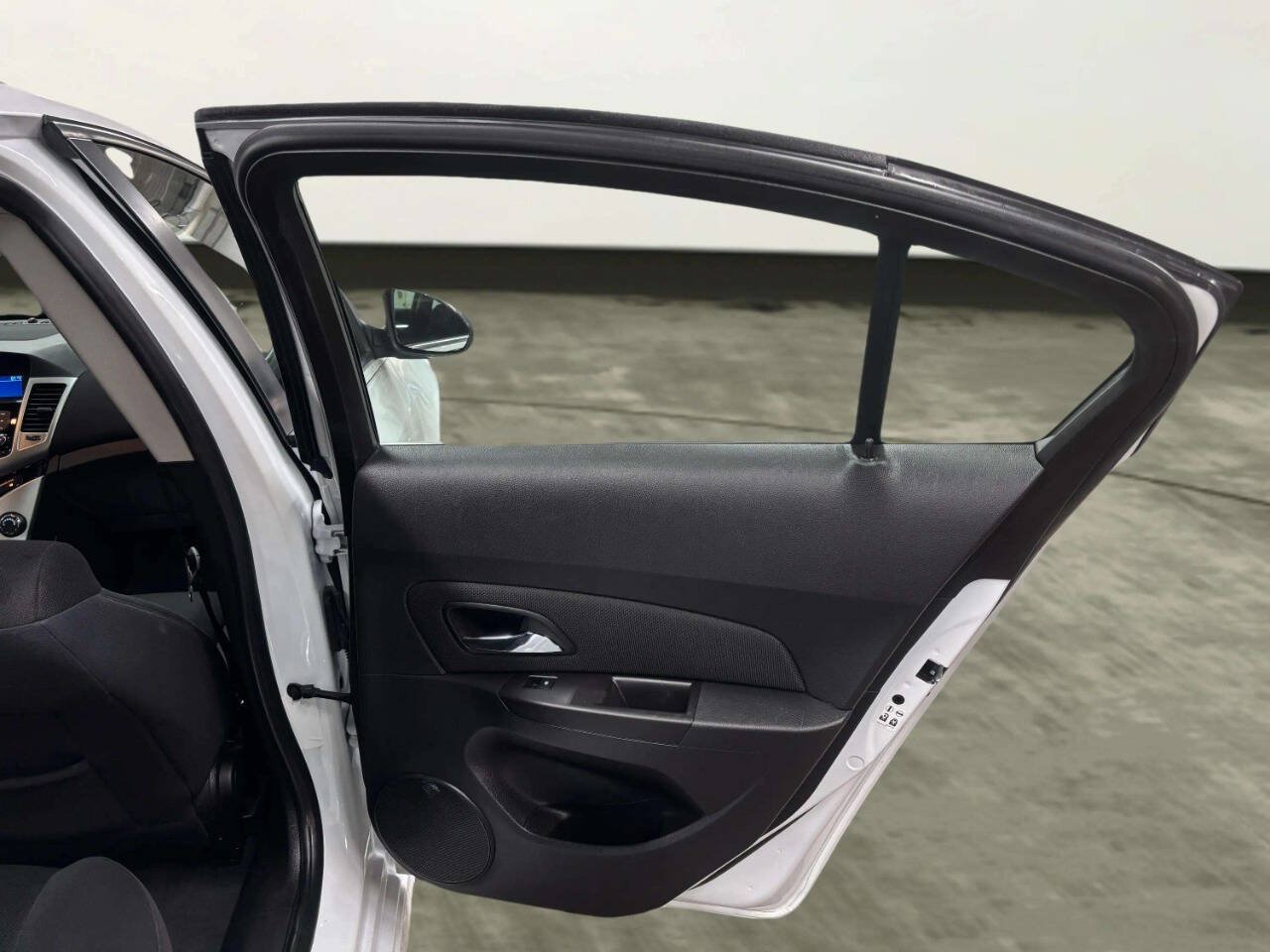 Used 2016 Chevrolet Cruze LT FWD image 17