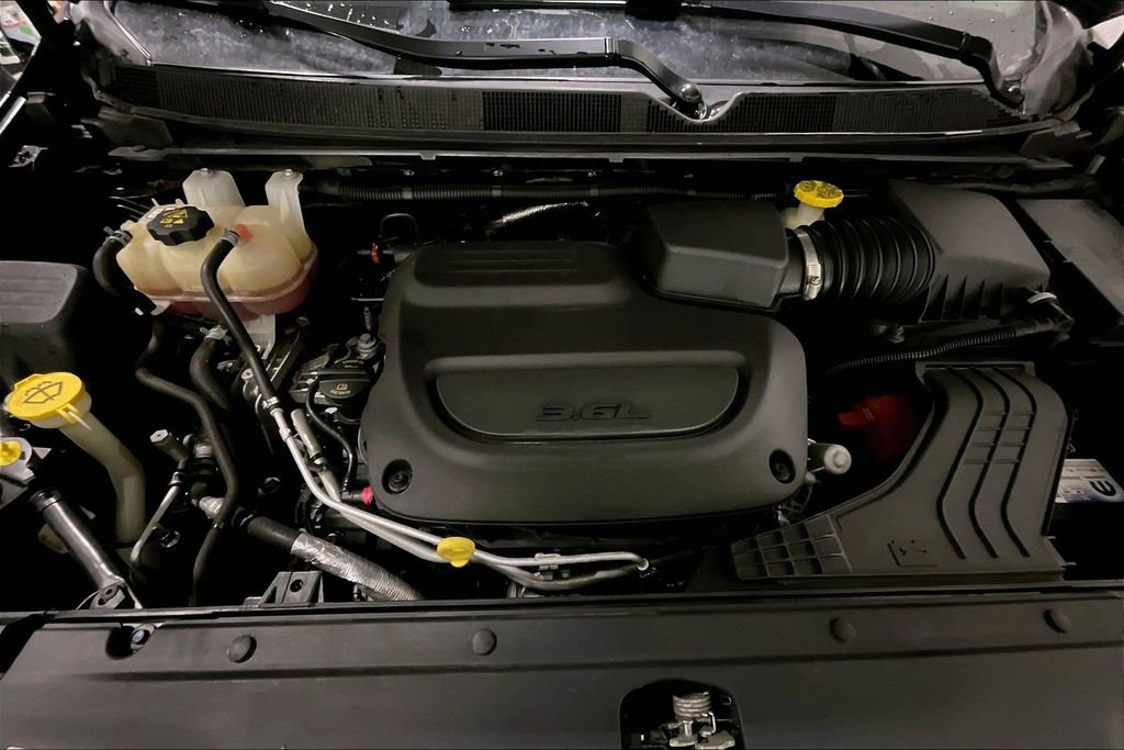 Used 2021 Chrysler Pacifica Touring-L image 27