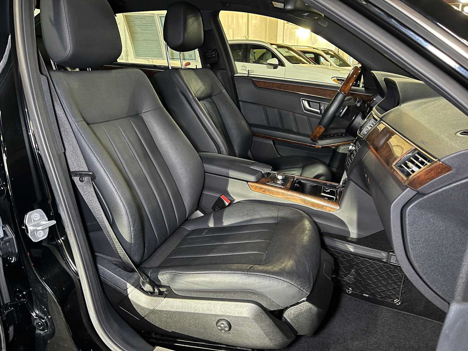 Used 2013 Mercedes-Benz E 550 4MATIC Sedan image 12