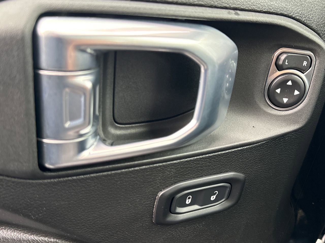 Used 2022 Jeep Wrangler Unlimited Sport image 30