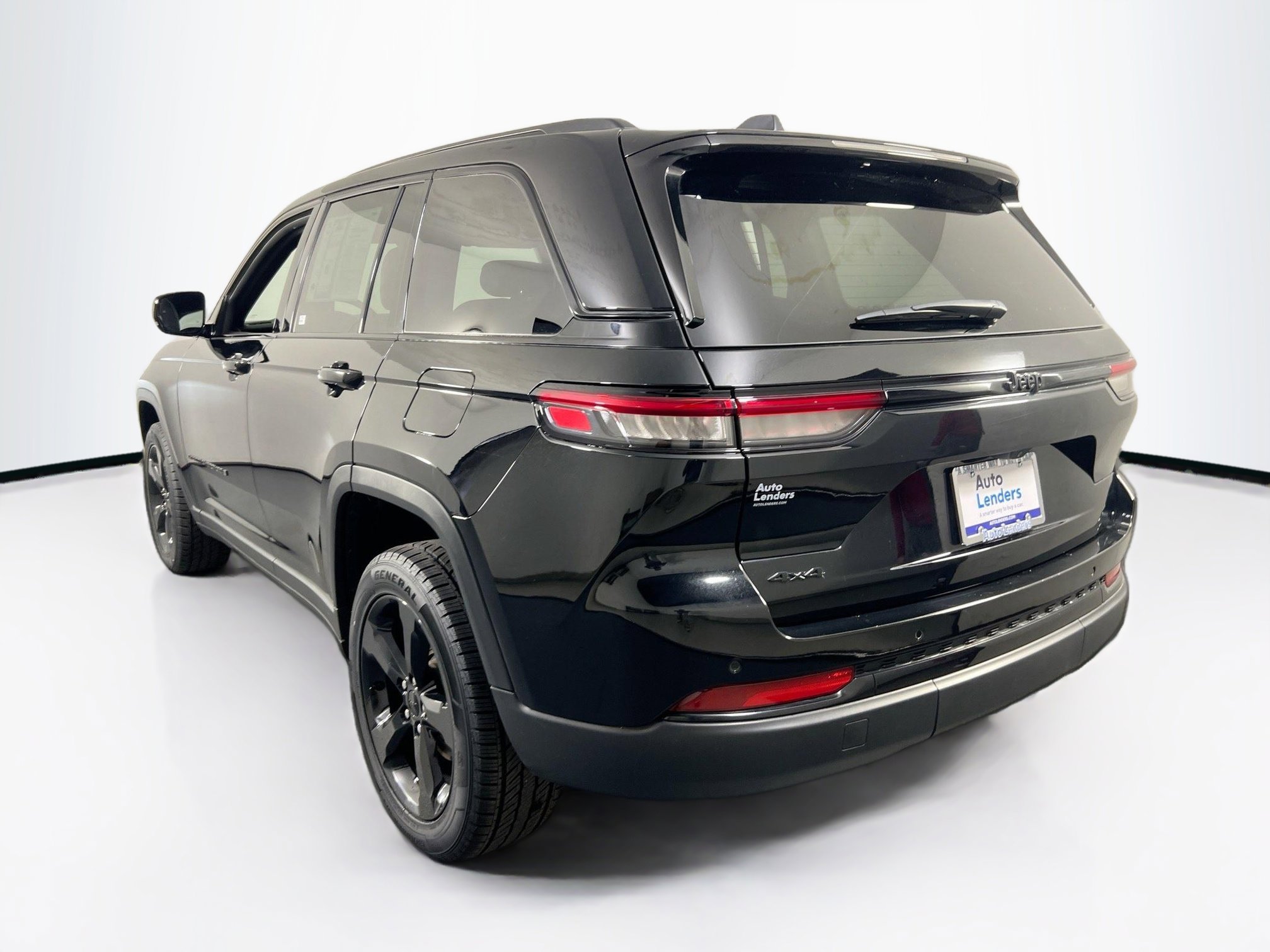 Used 2023 Jeep Grand Cherokee Altitude AWD/4WD image 7
