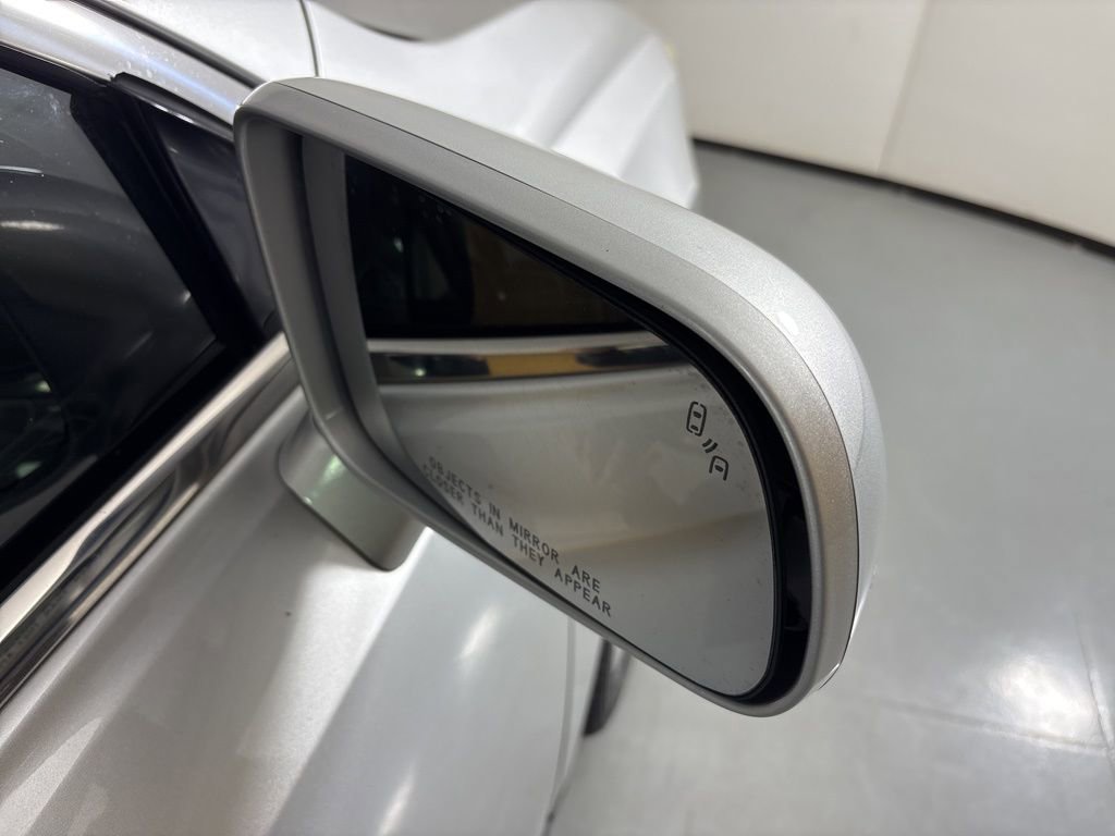 Used 2013 Lincoln MKT AWD image 12