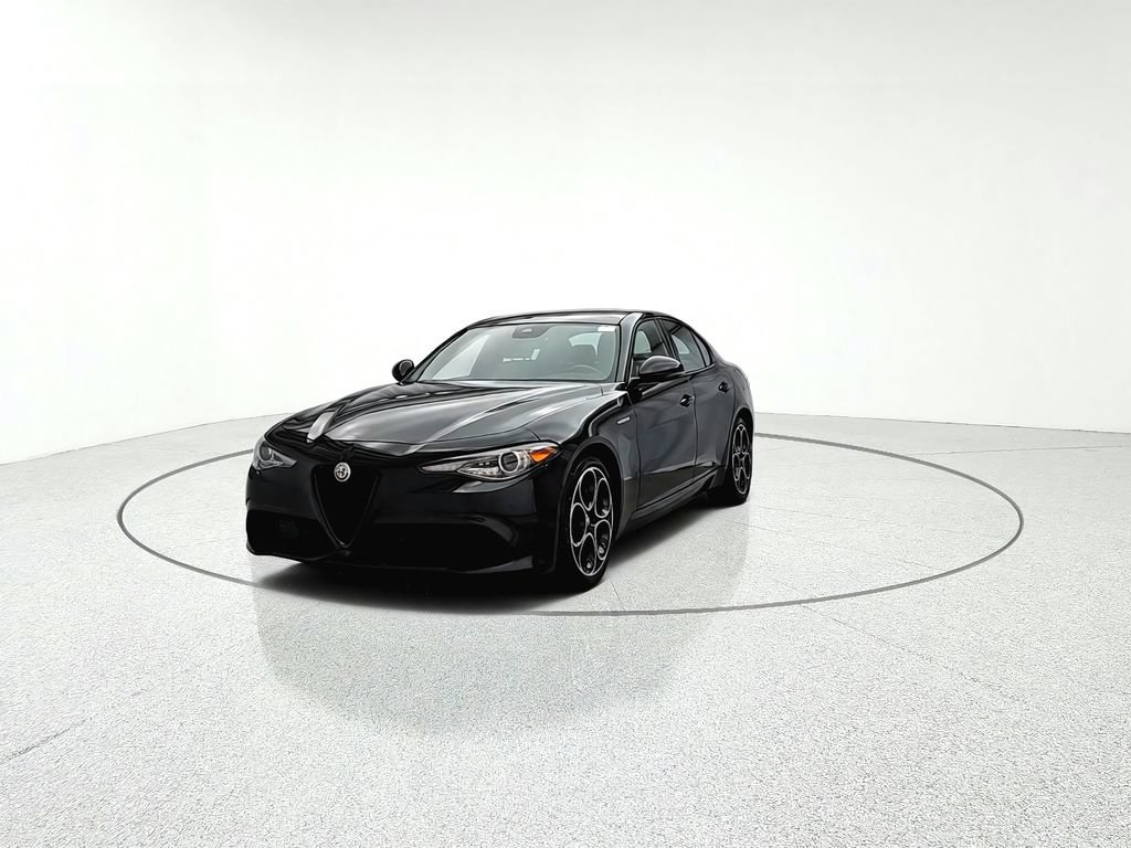 Used 2023 Alfa Romeo Giulia Veloce AWD/4WD image 2