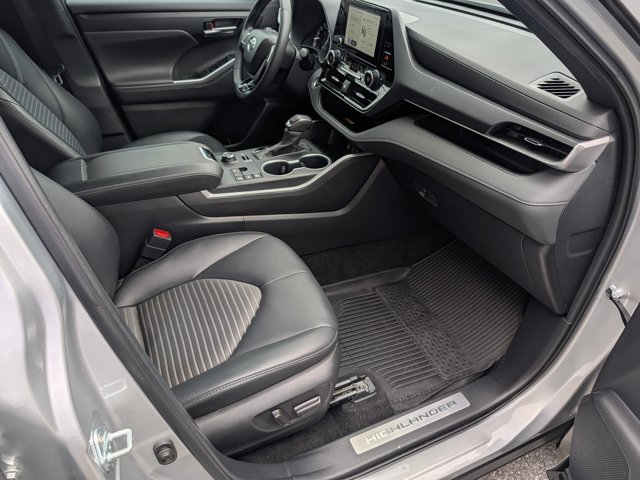 Used 2024 Toyota Highlander XSE AWD/4WD image 12