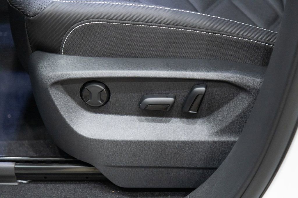 New 2026 Volkswagen Atlas Cross Sport SE image 10