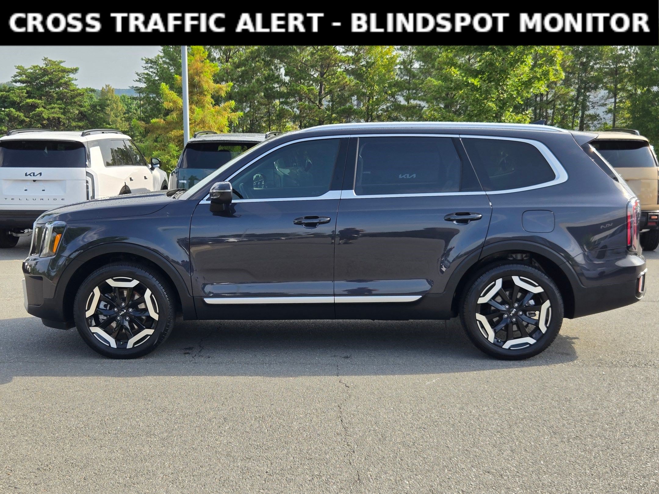 Used 2025 Kia Telluride EX w/ EX Captain's Chair Package FWD image 4
