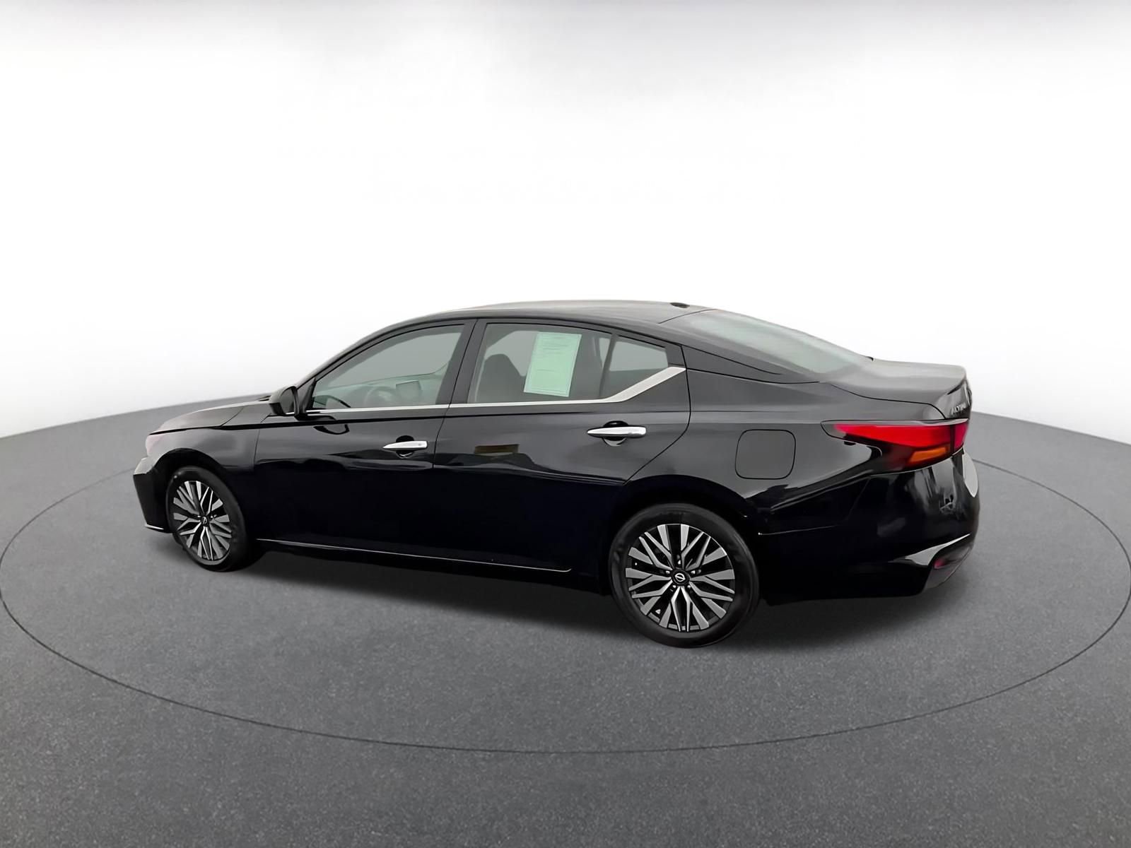 Used 2025 Nissan Altima 2.5 SV image 10