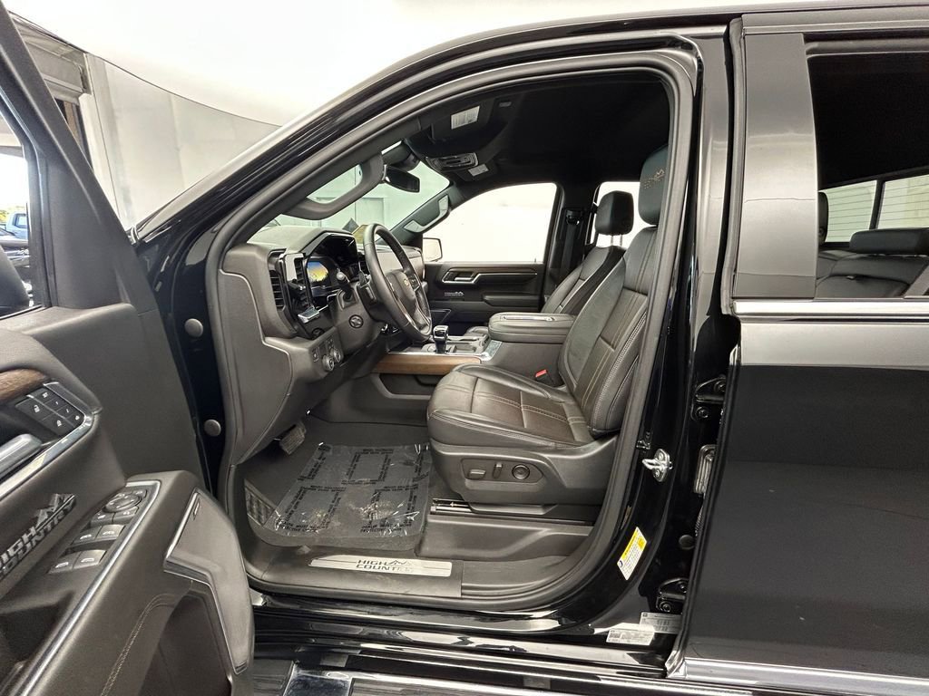Used 2022 Chevrolet Silverado 1500 High Country image 14