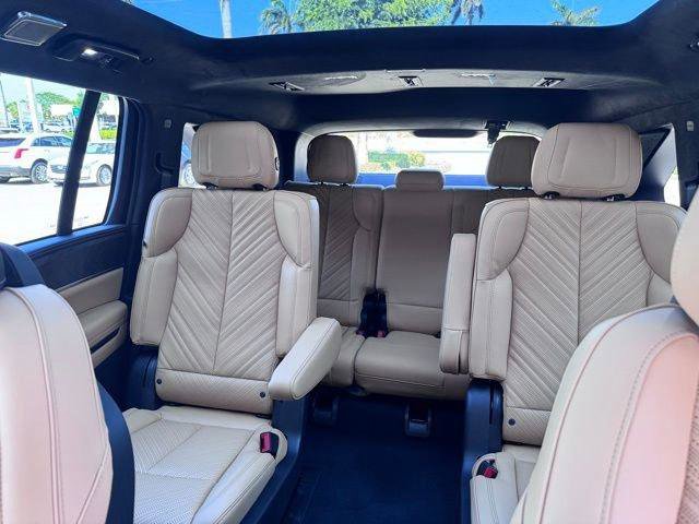 New 2025 Cadillac Escalade IQ Luxury 2 w/ LPO, Radiant Package image 26
