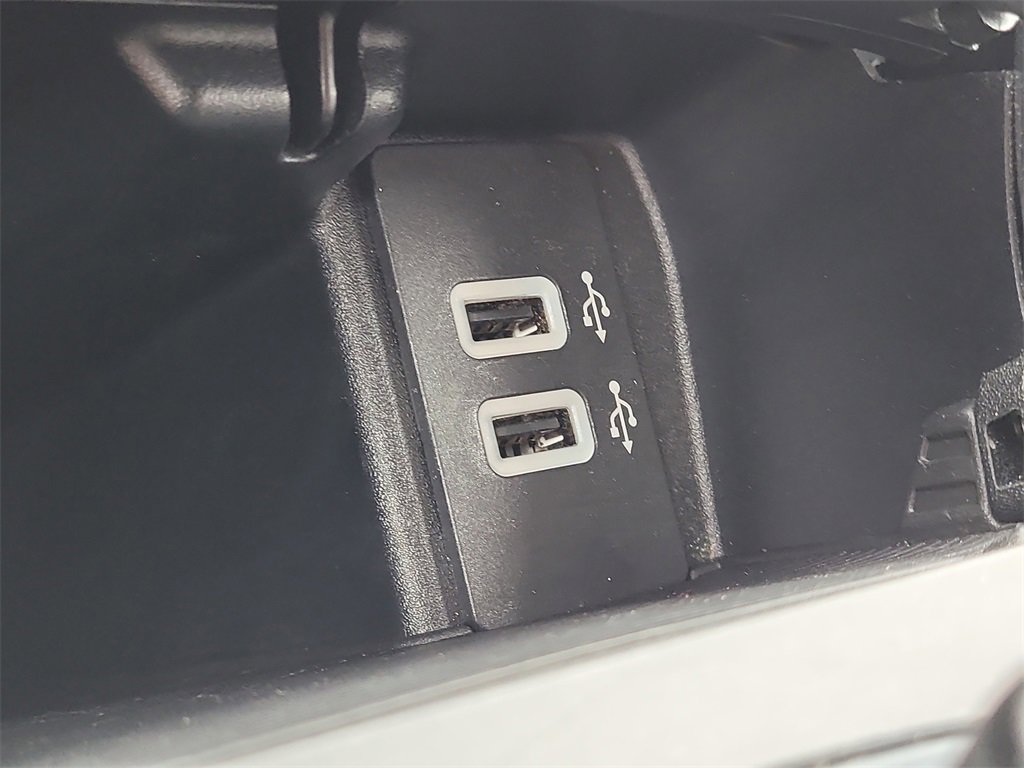 Used 2017 Ford Edge Titanium image 24