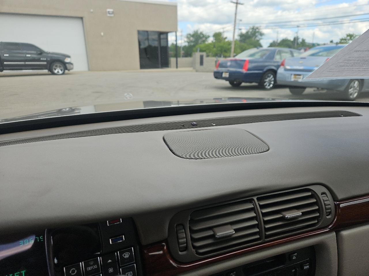 Used 1998 Cadillac De Ville FWD image 29