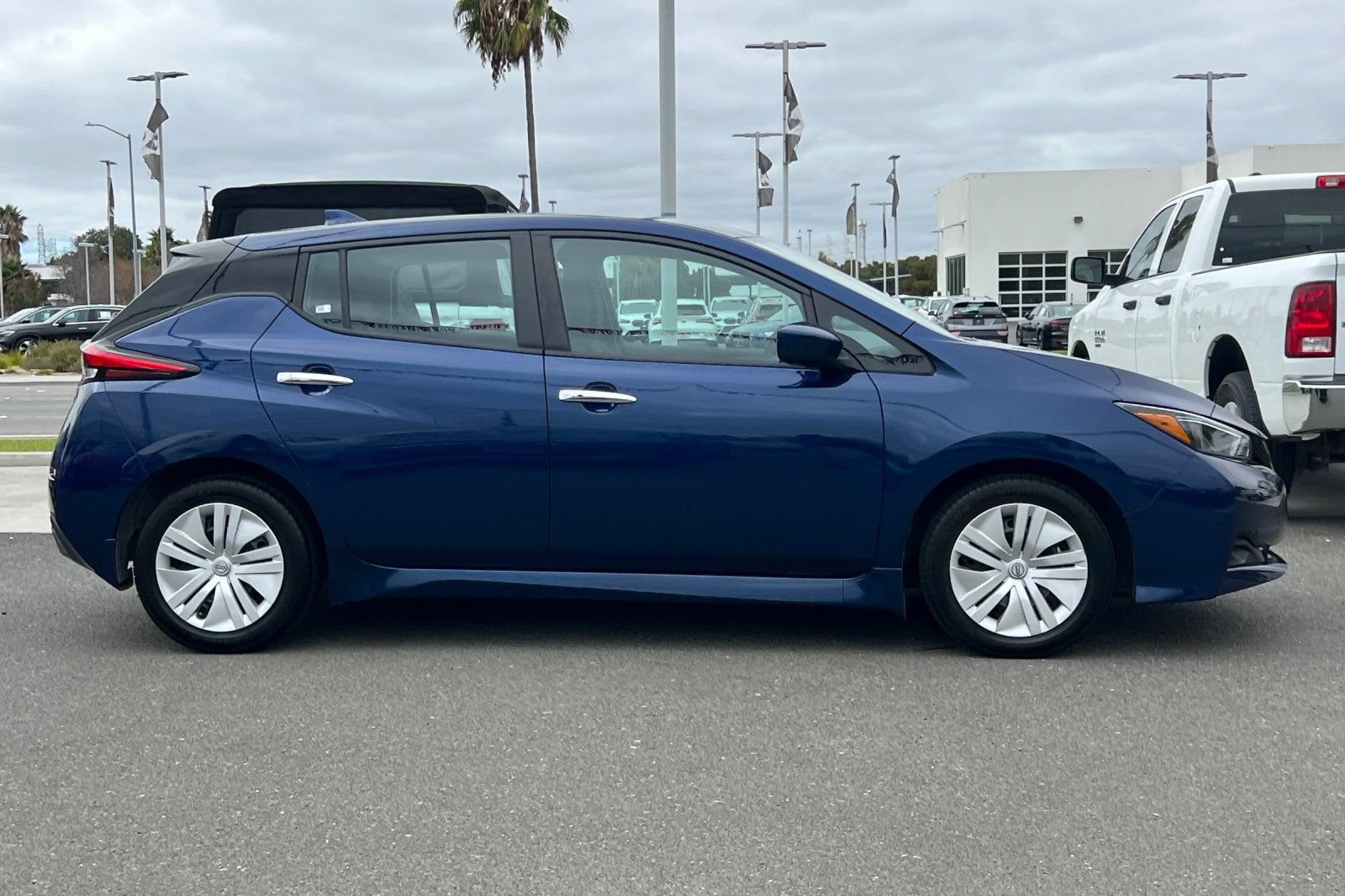 Certified 2025 Nissan Leaf S FWD image 3