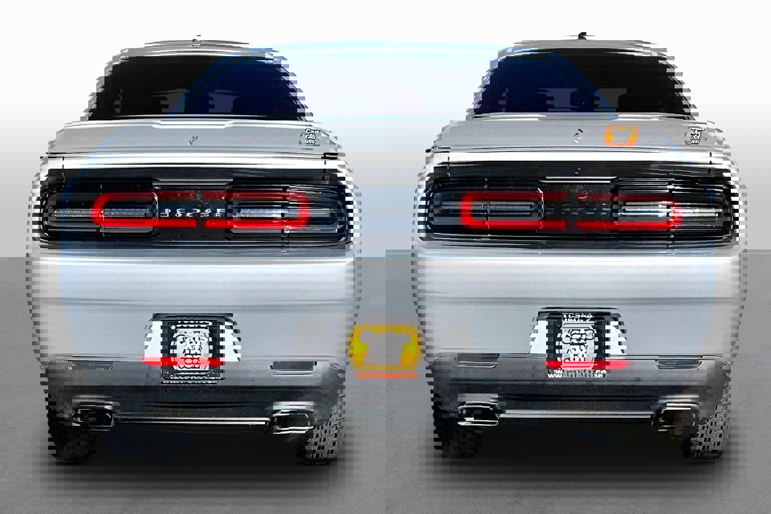 Used 2019 Dodge Challenger SXT image 2