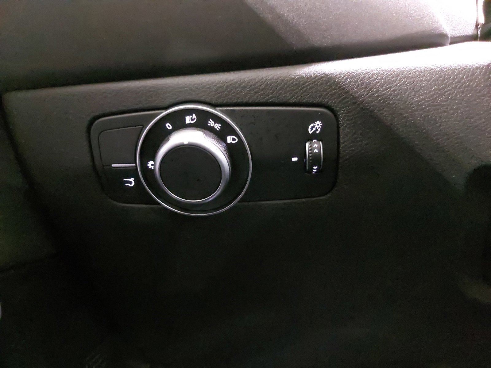 Used 2025 Alfa Romeo Tonale w/ Premium Package image 27