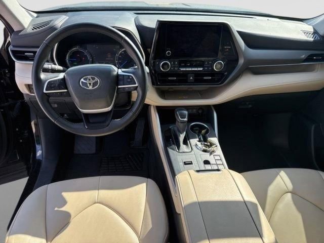 Used 2023 Toyota Highlander XLE AWD/4WD image 15
