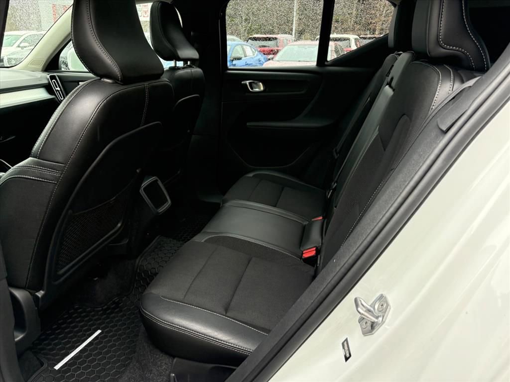 Used 2020 Volvo XC40 T5 Momentum image 19