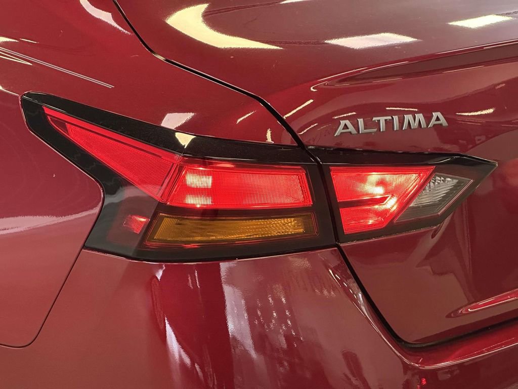 Used 2024 Nissan Altima 2.5 SR FWD image 13